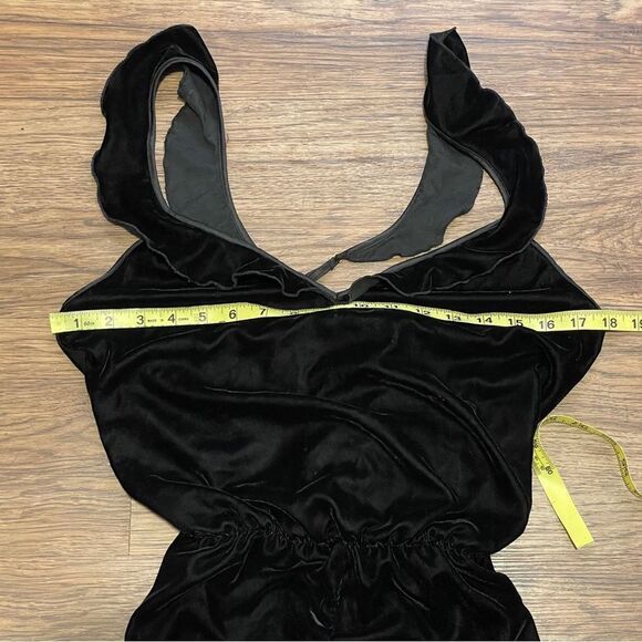Victoria’s Secret Velvet Women's Romper Black With Criss Cross Straps In Back L - Picture 10 of 15